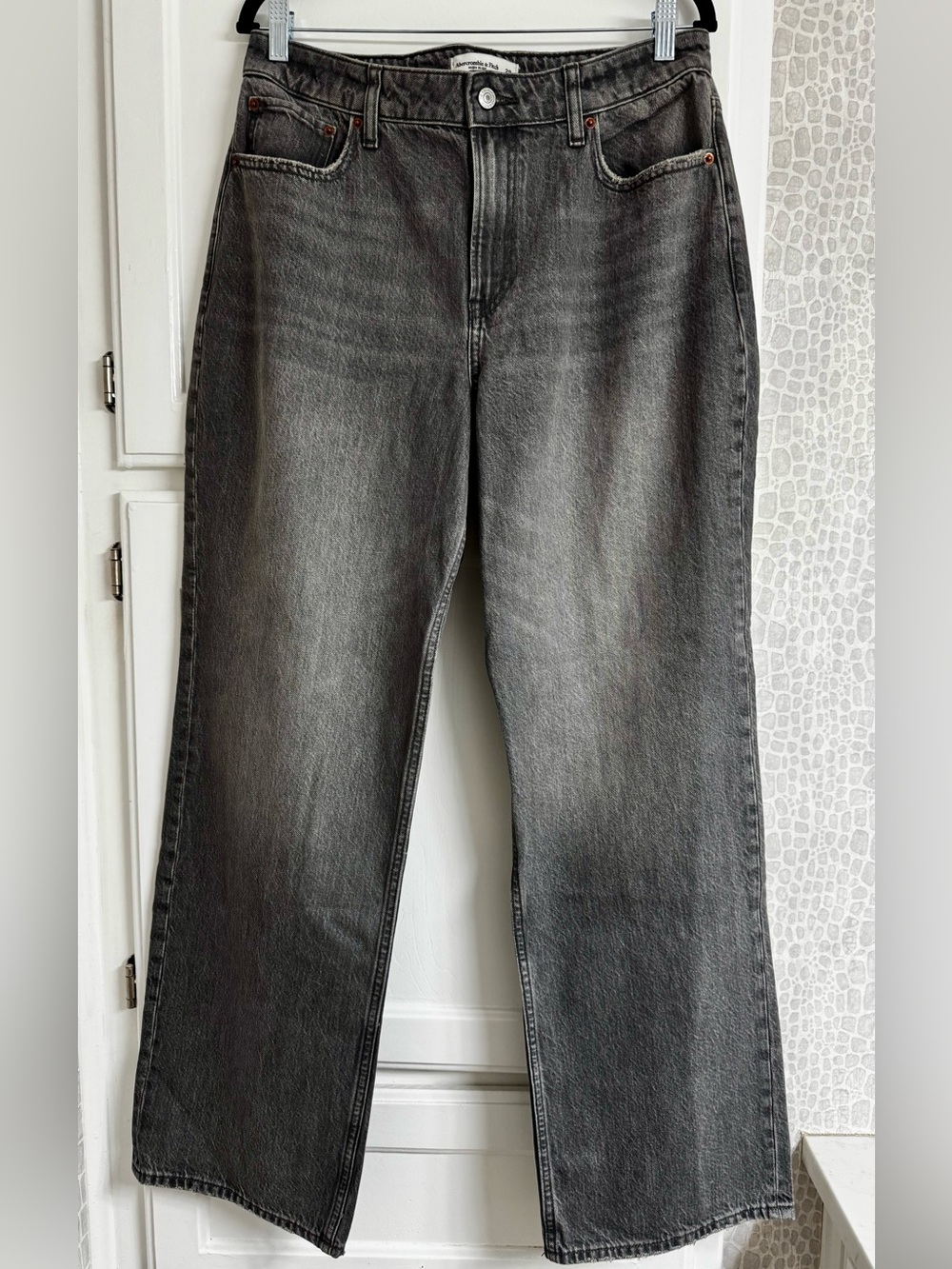Abercrombie & Fitch Curve Love High Rise Loose Jean Gray - Women’s 29x30